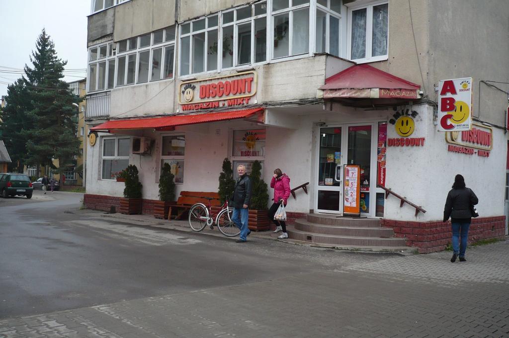 Kiraly Apartman Gheorgheni  Buitenkant foto